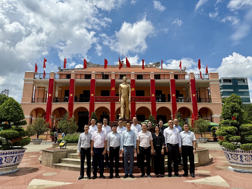 Tập thể cán bộ, đảng viên, người lao động PQPOC phấn đấu không ngừng học tập và làm theo tư tưởng, đạo đức, phong cách Hồ Chí Minh.