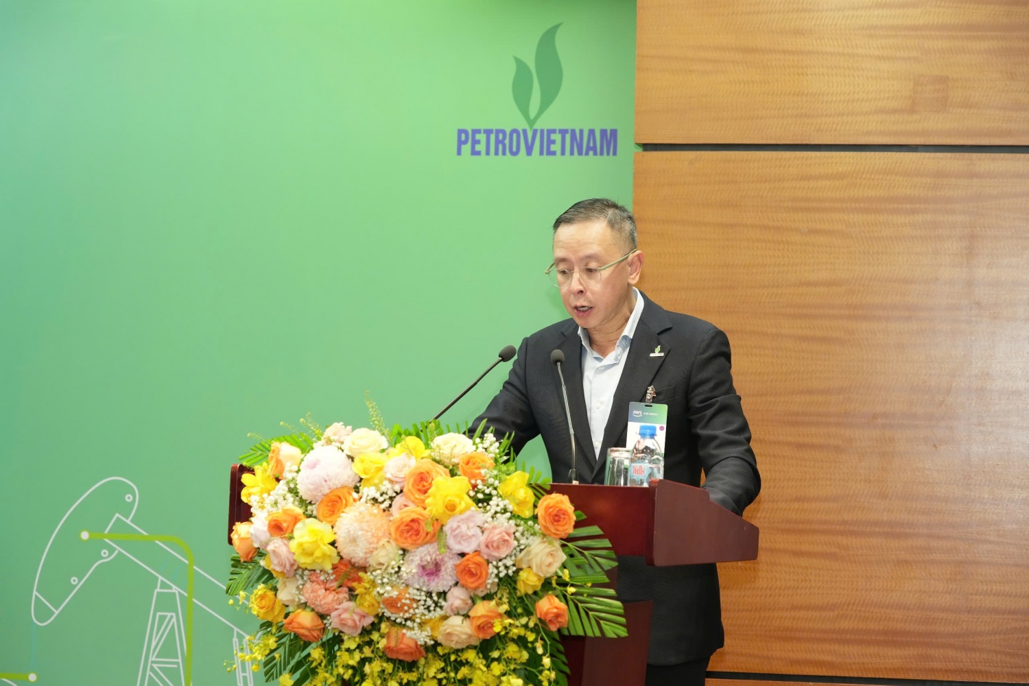 Mr. Trần Bình Minh, Member of the Board of Members of Petrovietnam, delivered a speech at the seminar.
