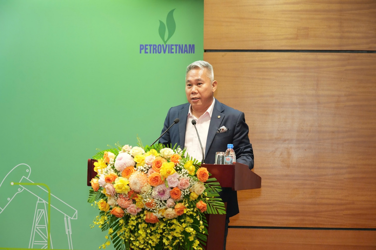 Ông Eric Yeo, Tổng Giám đốc AWS Việt Nam nhấn mạnh vai trò sống còn của chuyển đổi số trong ngành năng lượng