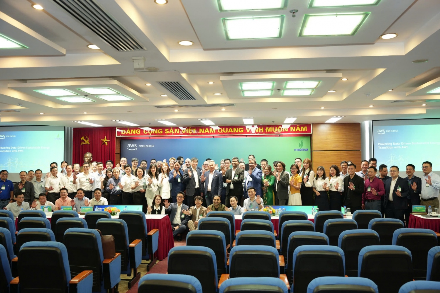 The seminar brought together over 100 attendees representing Petrovietnam’s departments and 21 subsidiaries, along with participants from various countries.