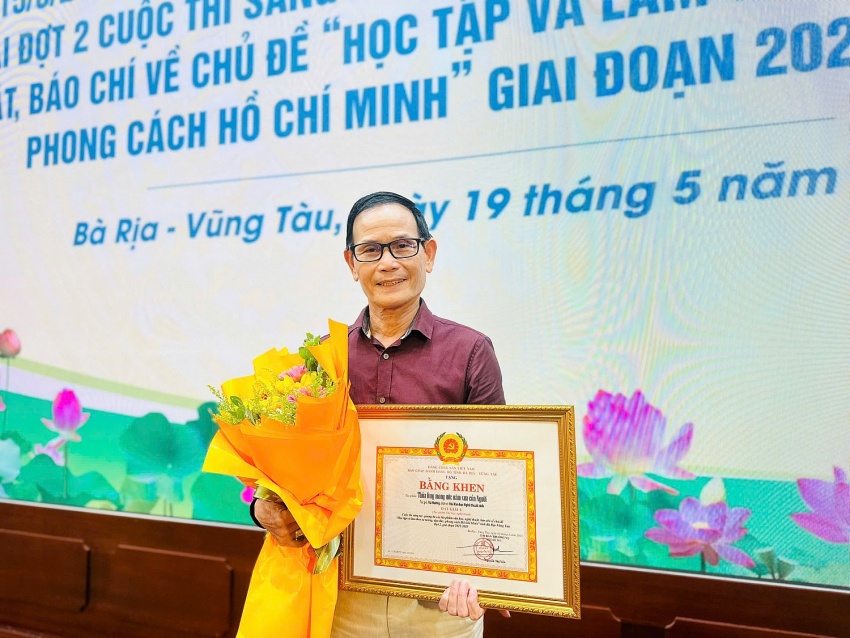 Nhạc sĩ Vũ Hường vui mừng khi ca khúc