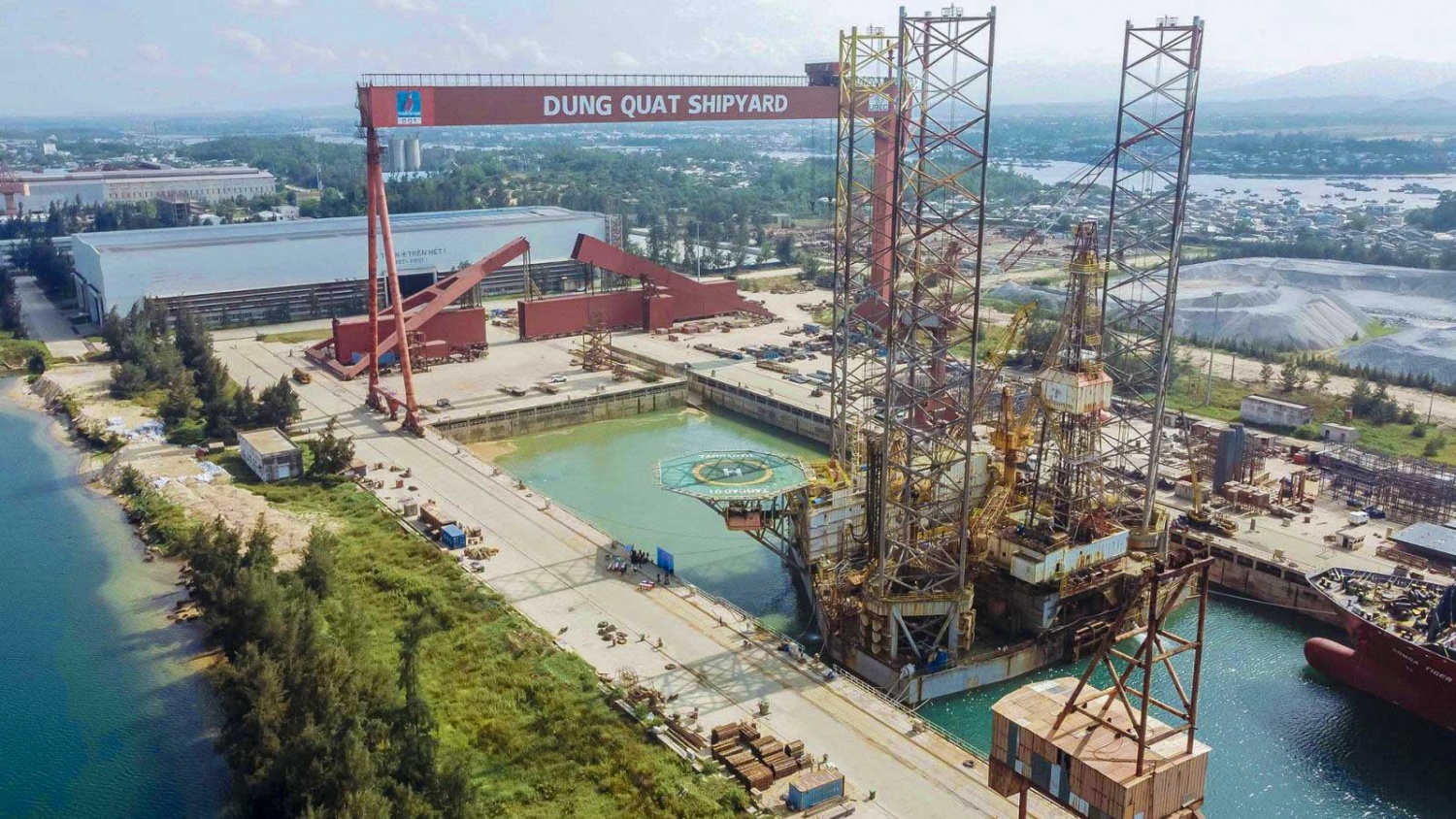 Một trong những dự án tương tự cũng đã được PVSM thực hiện thành công và vượt tiến độ là giàn khoan Tam Đảo 01. Giàn được lai dắt vào dock để sửa chữa vào ngày 23/4/2023 và hoàn thành sau 65 ngày, sớm hơn dự kiến 5 ngày.