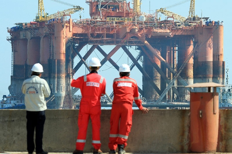 Sau khi tiếp nhận, PVSM đã tiến hành thực hiện khối lượng công việc khổng lồ trong điều kiện dịch bệnh Covid-19 hoành hành, gồm: làm sạch toàn bộ phần chìm của giàn khoan, hàn gần 5.000m ống các loại, bảo dưỡng, sửa chữa toàn bộ thiết bị, máy móc, điện… Sau thời gian “vượt khủng hoảng kép”, PVSM đã bảo dưỡng sửa chữa thành công và bàn giao cho chủ giàn.