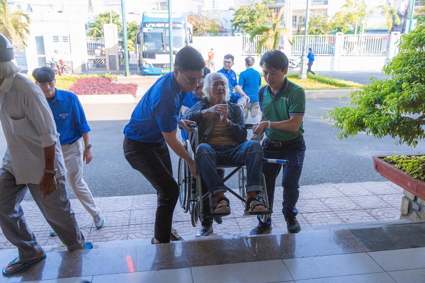 Đoàn viên, thanh niên PTSC phối hợp hỗ trợ công tác tổ chức chương trình.