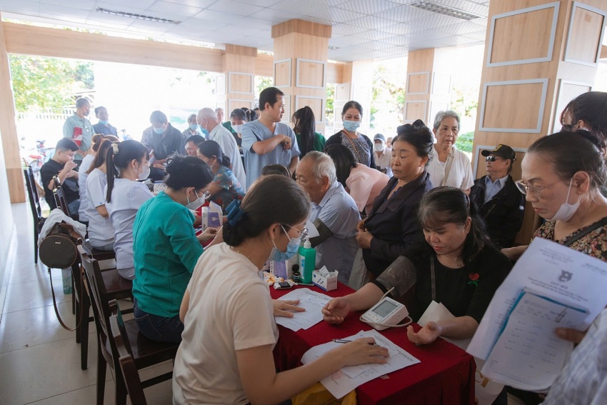 Chương trình khám bệnh, phát thuốc miễn phí và tặng quà cho người dân trên địa bàn TP Vũng Tàu, sáng ngày 18/5, tại Hội trường TP Vũng Tàu.