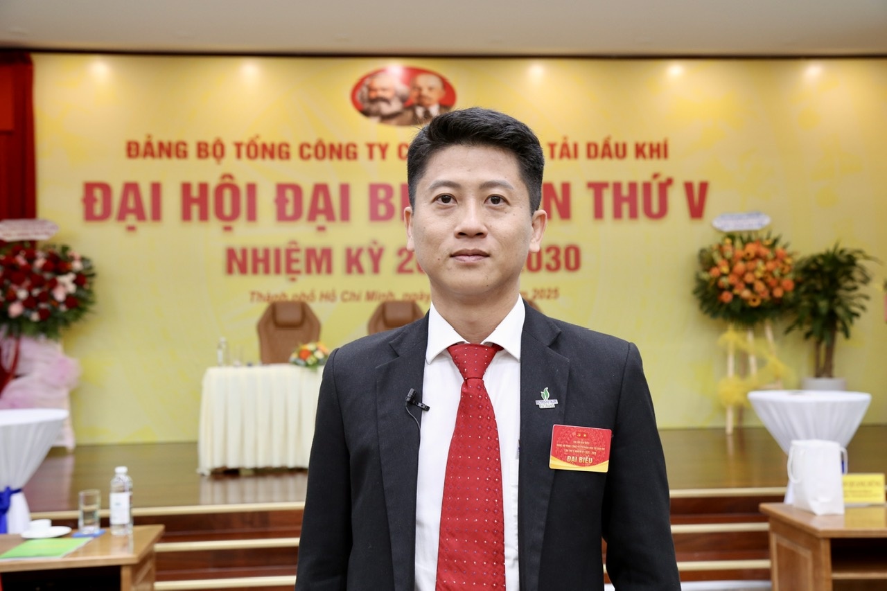 Đồng chí Vũ Việt Anh - Chủ tịch Công đoàn, Công ty Dịch vụ Hàng hải Dầu khí (PVTrans OFS). Đồng chí Vũ Việt Anh - Chủ tịch Công đoàn, Công ty Dịch vụ Hàng hải Dầu khí (PVTrans OFS).