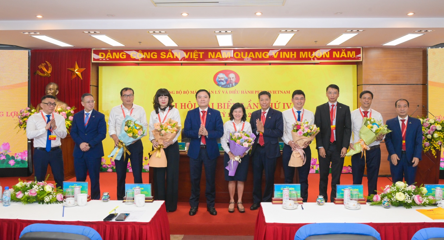 Đại hội tri ân những đóng góp của các ủy viên Ban Chấp hành Đảng bộ nhiệm kỳ 2020-2025 không tái cử nhiệm kỳ 2025-2030