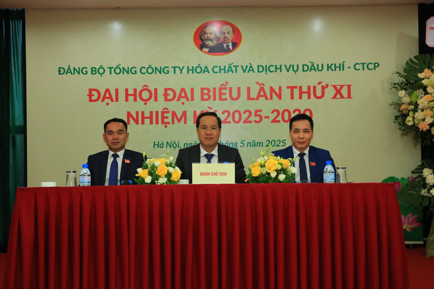 Đoàn Chủ tịch điều hành Đại hội đại biểu Đảng bộ PVChem lần thứ XI, nhiệm kỳ 2025-2030.