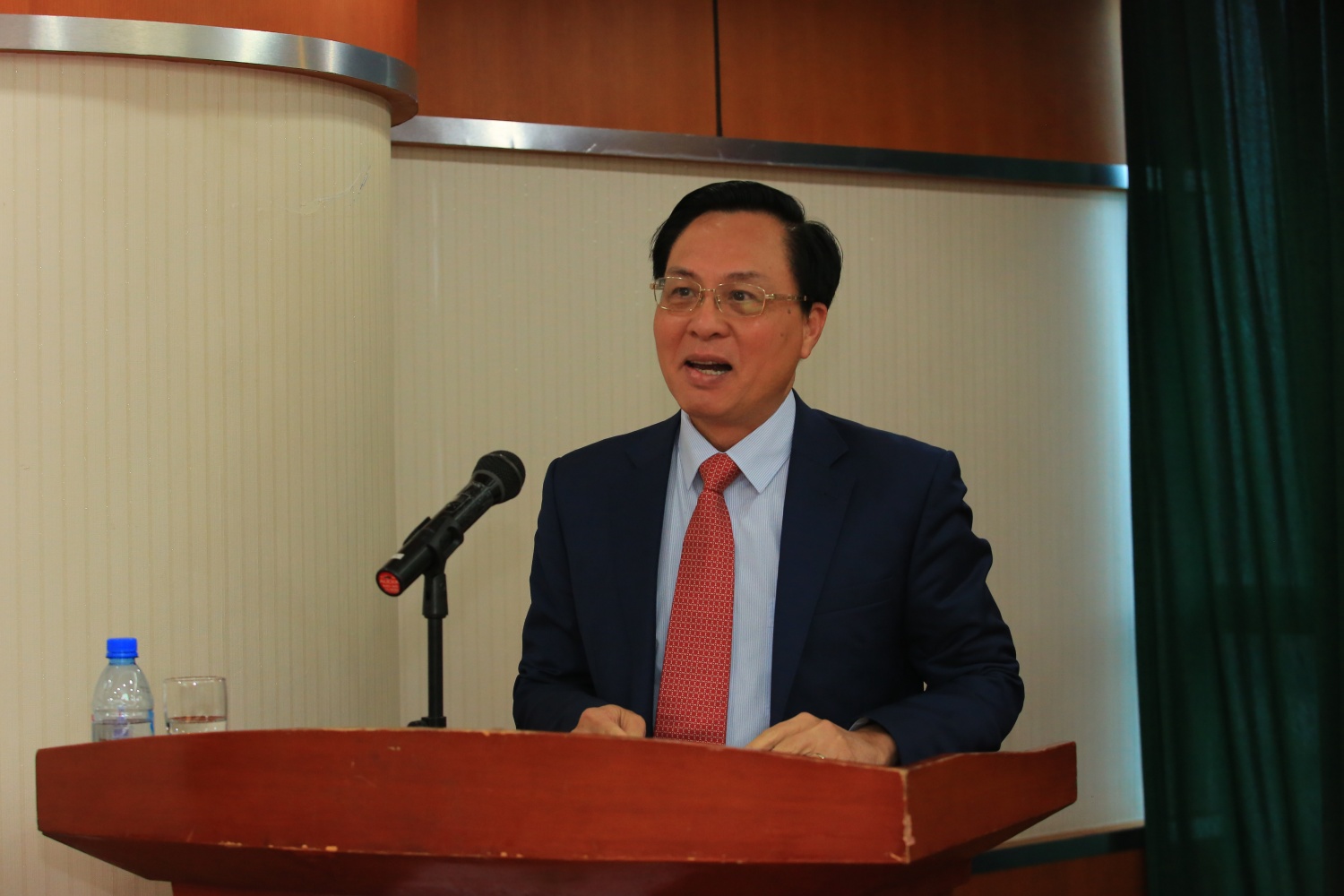 Đồng chí Bùi Minh Tiến - Ủy viên BTV Đảng ủy, Thành viên HĐTV Petrovietnam phát biểu chỉ đạo Đại hội.