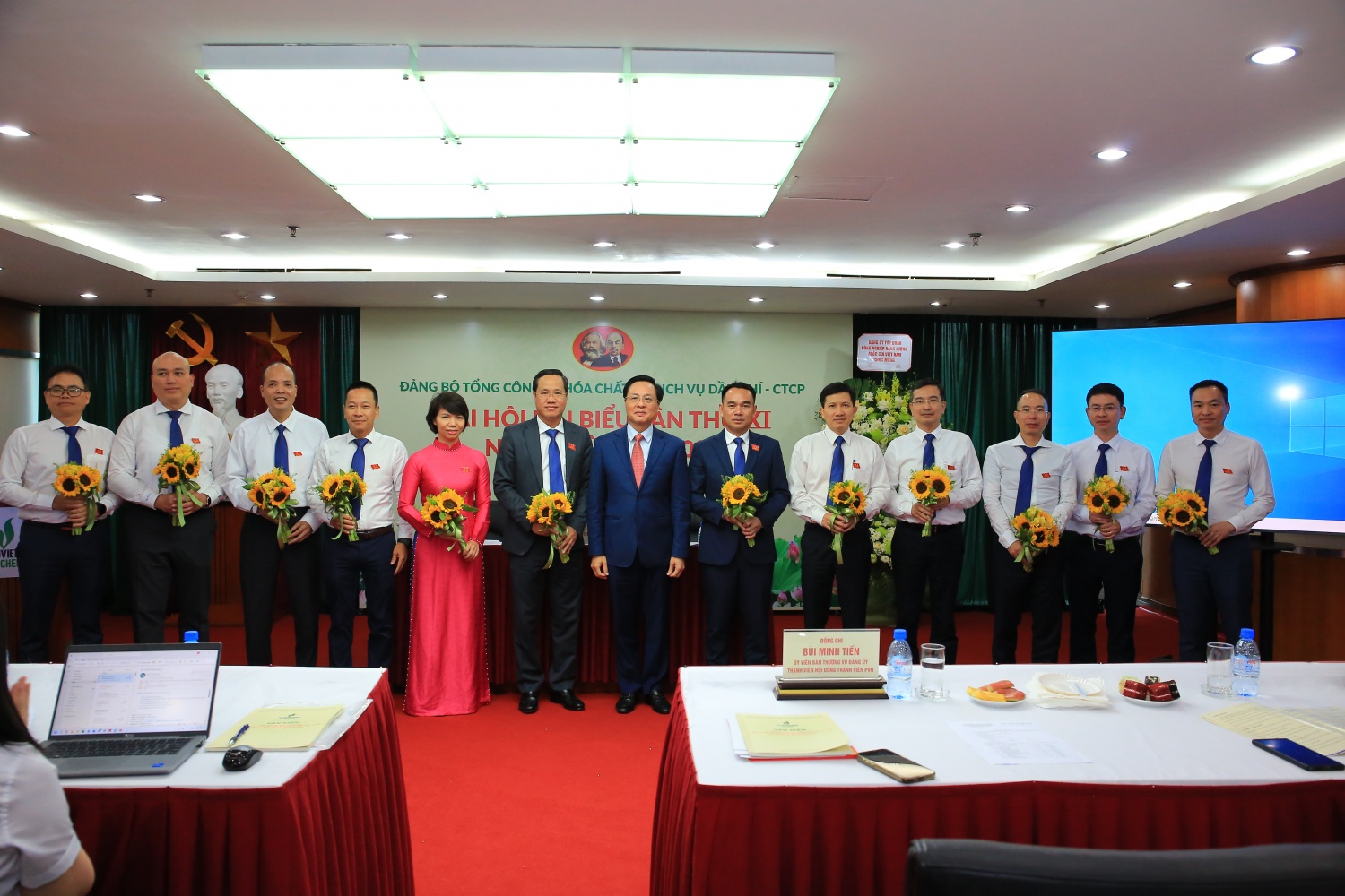 Ban Chấp hành Đảng bộ PVChem khóa XI, nhiệm kỳ 2025-2030 ra mắt Đại hội.
