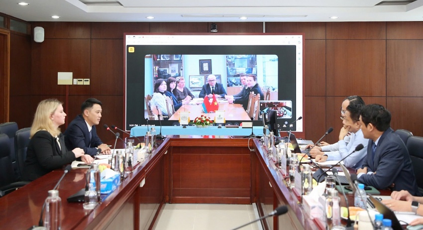 Quang cảnh chung tại buổi làm việc.