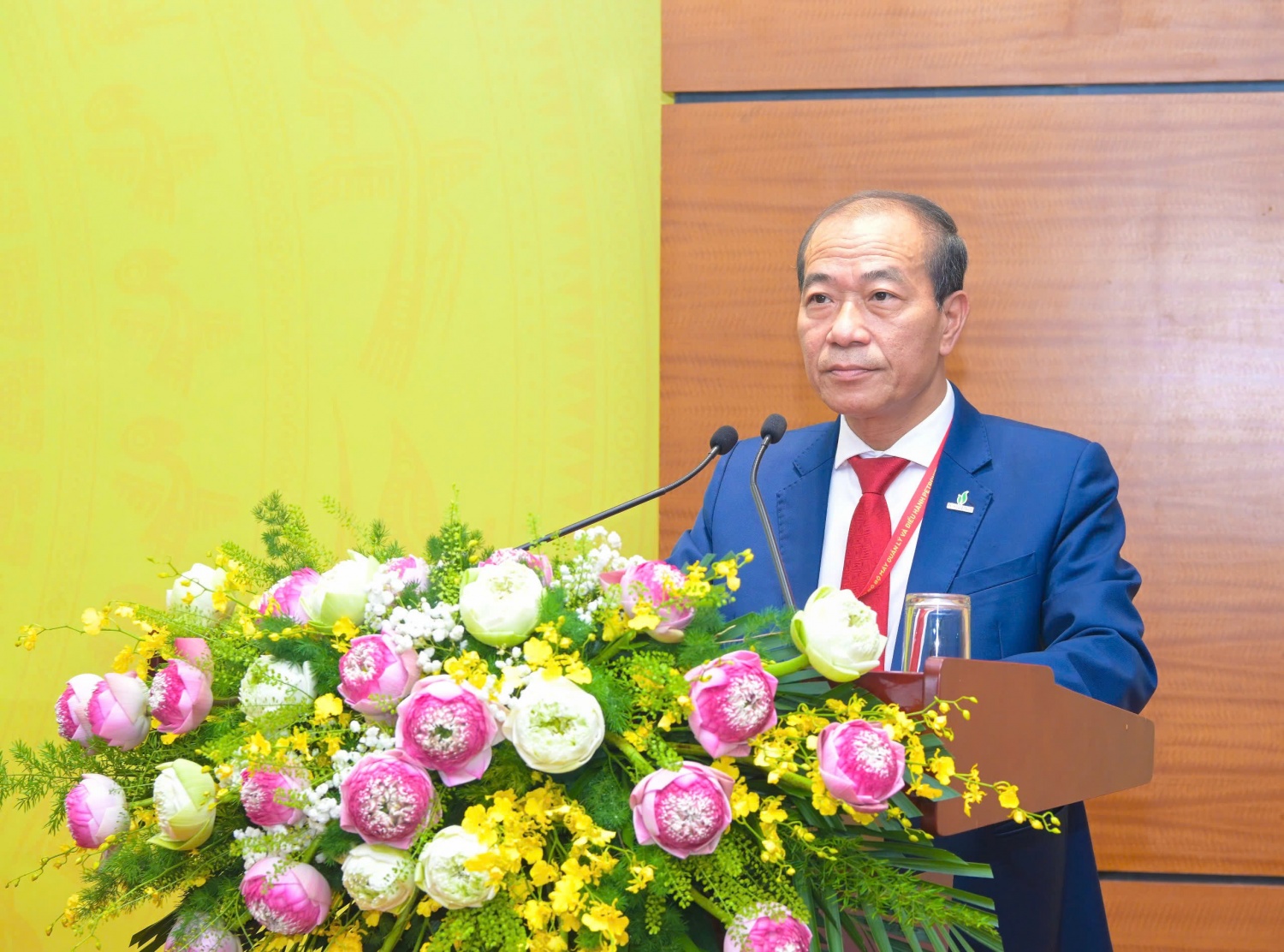 Đồng chí Phạm Quang Dũng, Ủy viên BTV Đảng ủy Tập đoàn, Phó Bí thư thường trực Đảng ủy Bộ máy QL&ĐH trình bày báo cáo kiểm điểm Ban Chấp hành nhiệm kỳ 2020-2025
