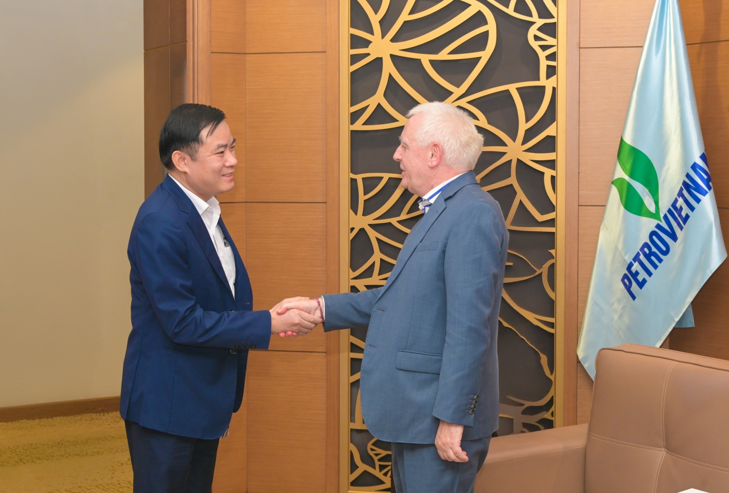 Tổng Giám đốc Petrovietnam Lê Ngọc Sơn chào mừng Ngài Marcos Antonio BEDNARSKI
