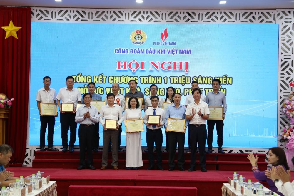Công đoàn PV Power nhận khen thưởng với thành tích hoàn thành xuất sắc hưởng ứng chương trình “1 triệu sáng kiến”