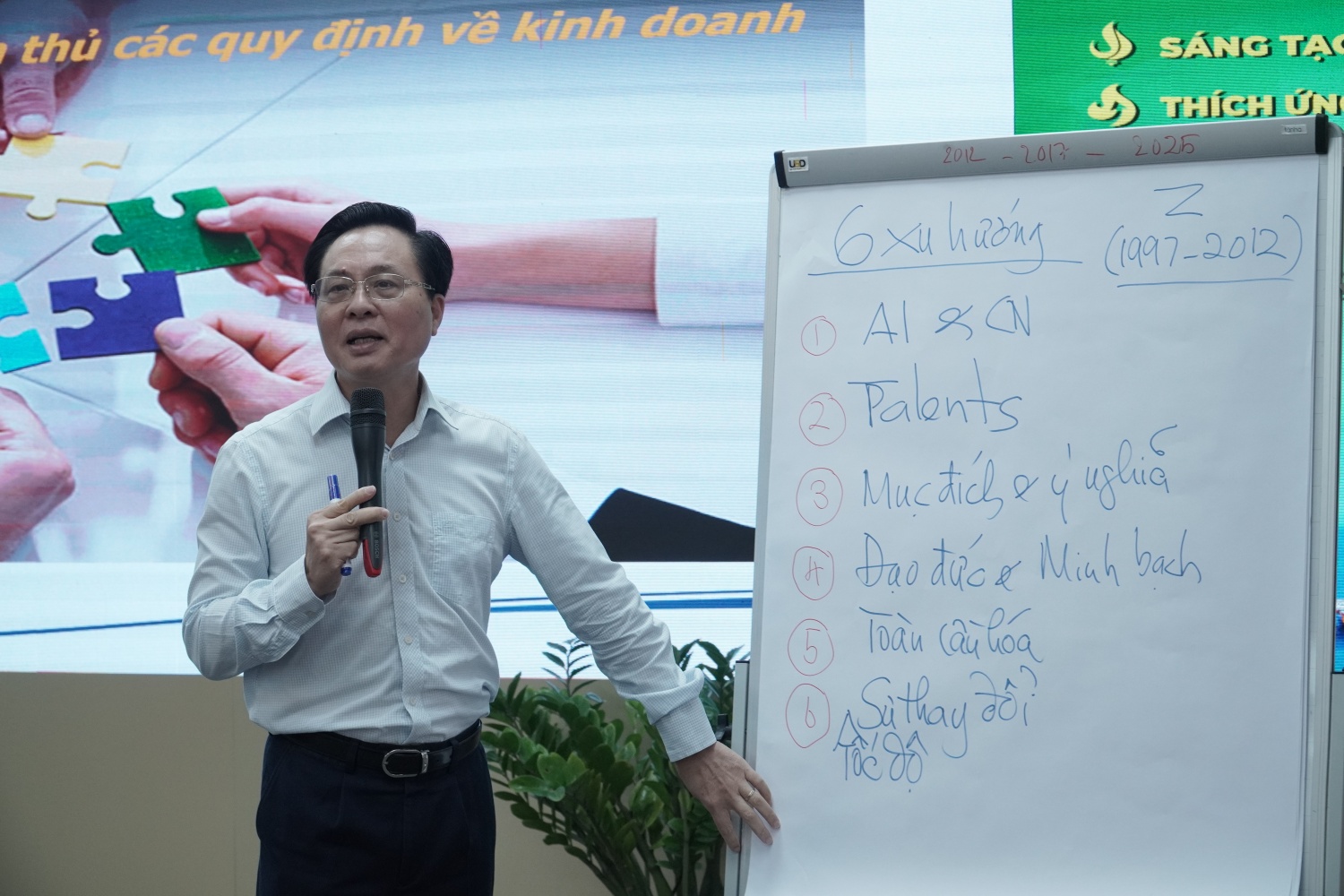 Ông Bùi Minh Tiến – Thành viên HĐTV Petrovietnam tham gia đào tạo các nội dung vể ESG
