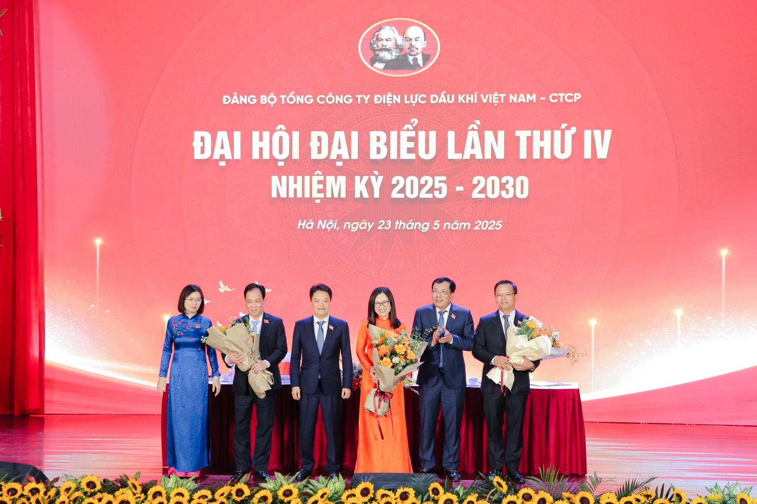 Đảng ủy PV Power tri ân các đồng chí không tham gia Ban Chấp hành khóa mới