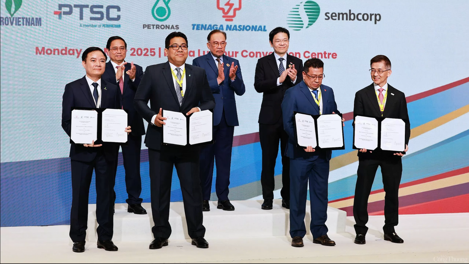 Thủ tướng Phạm Minh Chính và đoàn công tác cấp cao Việt Nam đã chứng kiến Lễ trao Thỏa thuận phát triển dự án điện gió ngoài khơi TDA-02