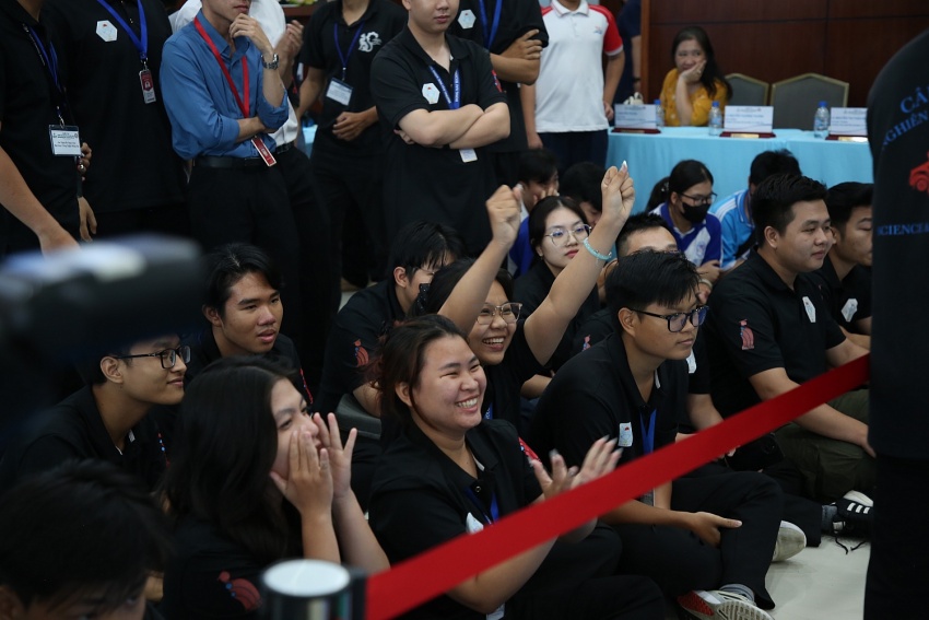 Nhiều thiết kế sáng tạo được khán giả thích thú và cổ vũ nồng nhiệt.