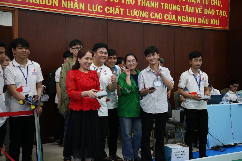 Rô bốt PVU 2025: Hành trình bảo vệ biển – Vì một môi trường xanh