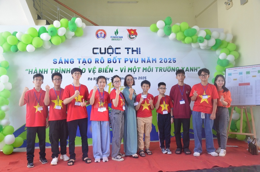 Các đội tại cuộc thi.