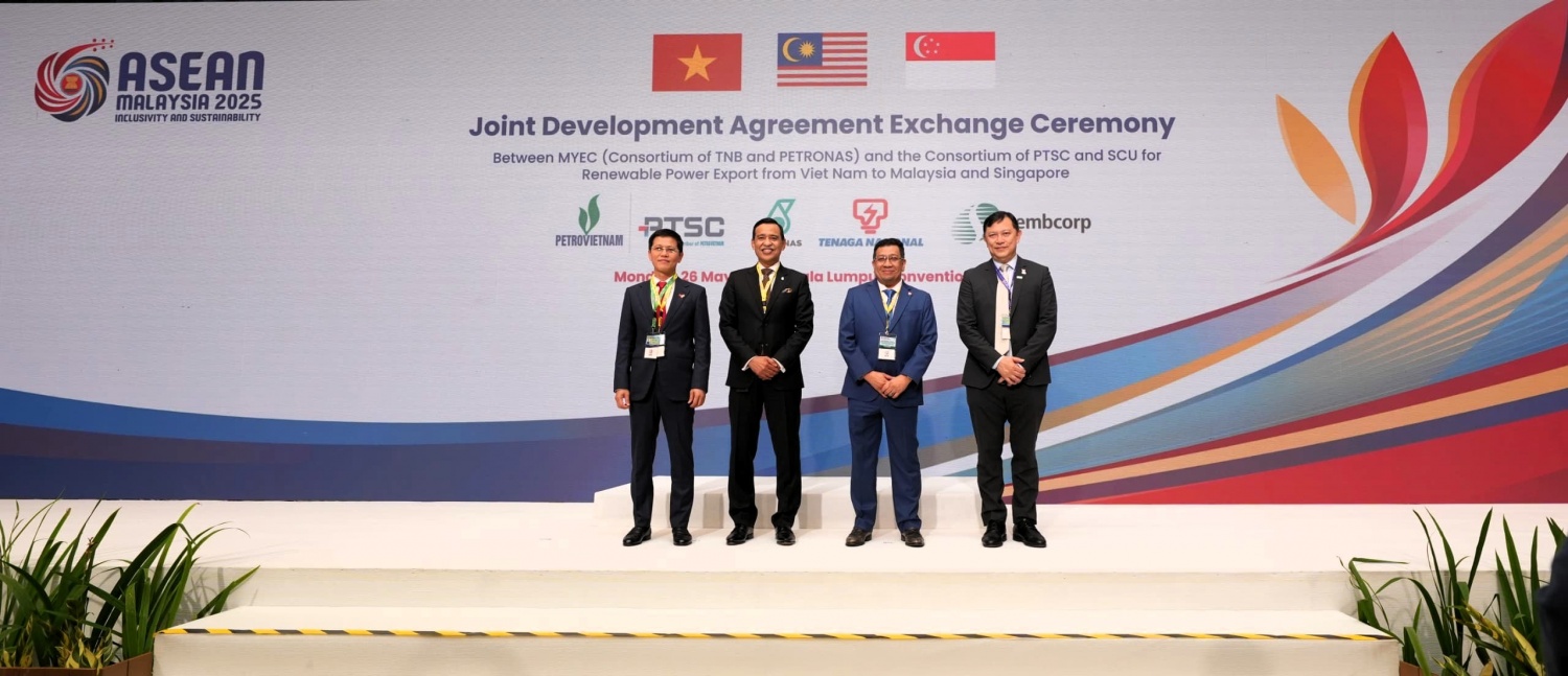 Lãnh đạo PTSC, Liên danh MYEC và Công ty Sembcorp Utilities Pte Ltd tại buổi lễ.