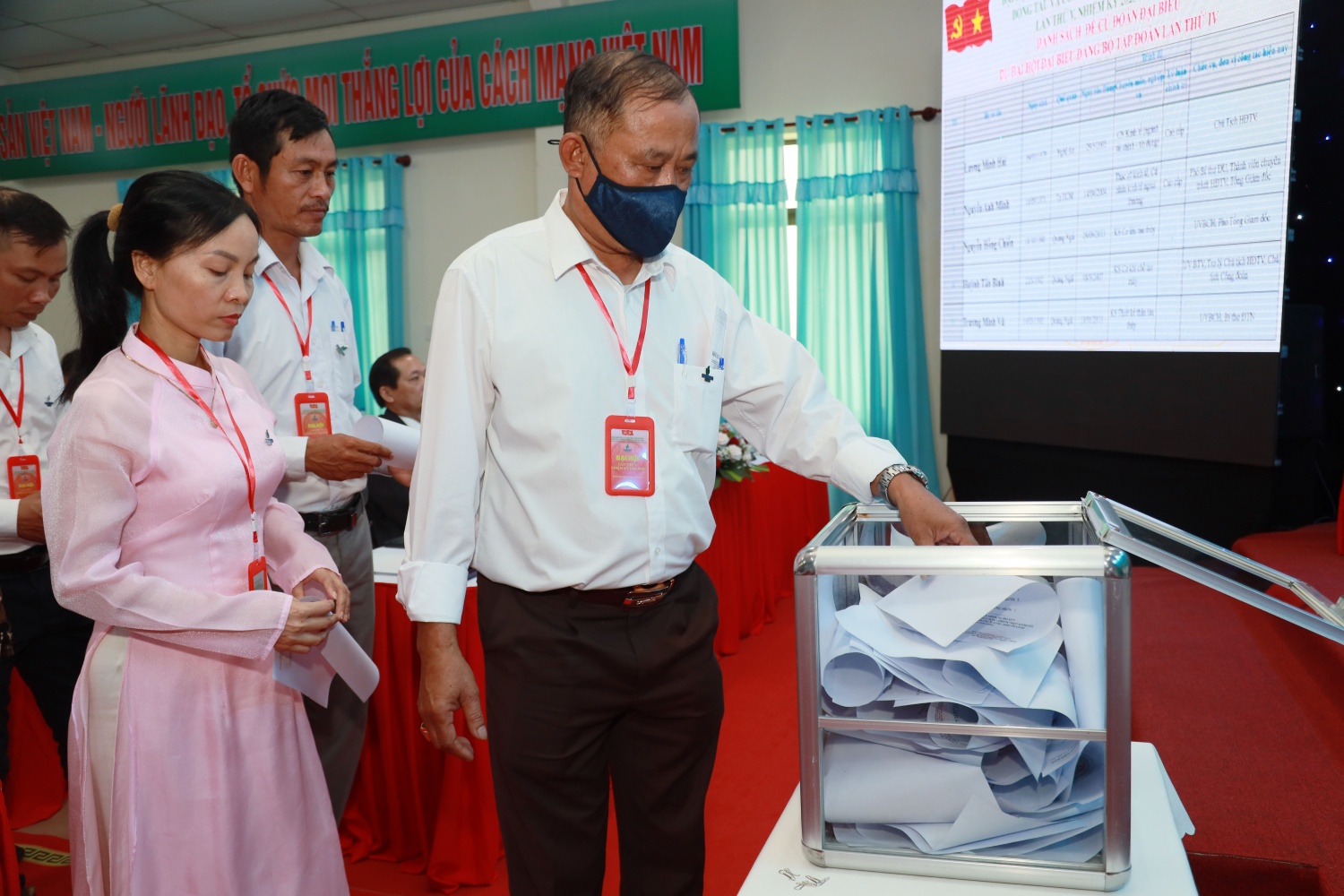 Các đại biểu bỏ phiếu bầu Ban Chấp hành Đảng bộ PVSM lần thứ V, nhiệm kỳ 2025-2030.