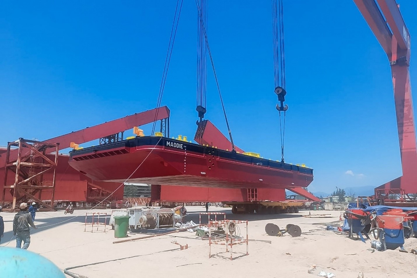 Over a span of four months, PVSM completed and delivered all four barges. The company managed the entire process—from design review, detailed engineering, technology planning, production layout, material take-off, to overall project execution.