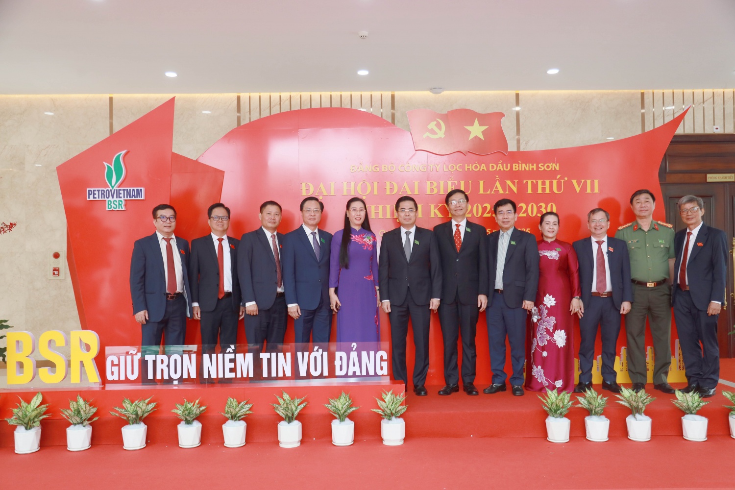 Đại hội Đảng bộ BSR nhiệm kỳ 2025-2030 có sự tham dự của đồng chí Bùi Thị Quỳnh Vân - Ủy viên Trung ương Đảng, Bí thư Tỉnh ủy Quảng Ngãi; đồng chí Nguyễn Hoàng Giang - Phó Bí thư Tỉnh ủy, Chủ tịch UBND tỉnh Quảng Ngãi; đồng chí Đinh Thị Hồng Minh - Phó Bí thư Tỉnh ủy Quảng Ngãi; đồng chí Trần Quang Dũng - Phó Bí thư thường trực Đảng ủy Petrovietnam; các đồng chí trong Ban Thường vụ Đảng ủy, Ban Tổng Giám đốc Petrovietnam.