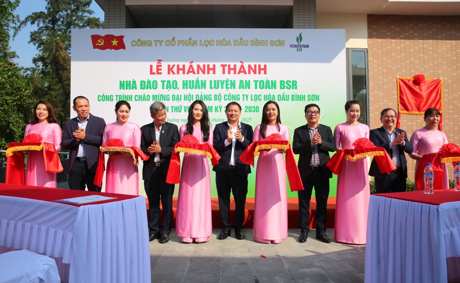 Lãnh đạo BSR cắt băng khánh thành công trình Nhà đào tạo, huấn luyện an toàn.