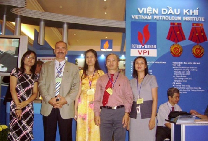 Tham dự Hội nghị khoa học