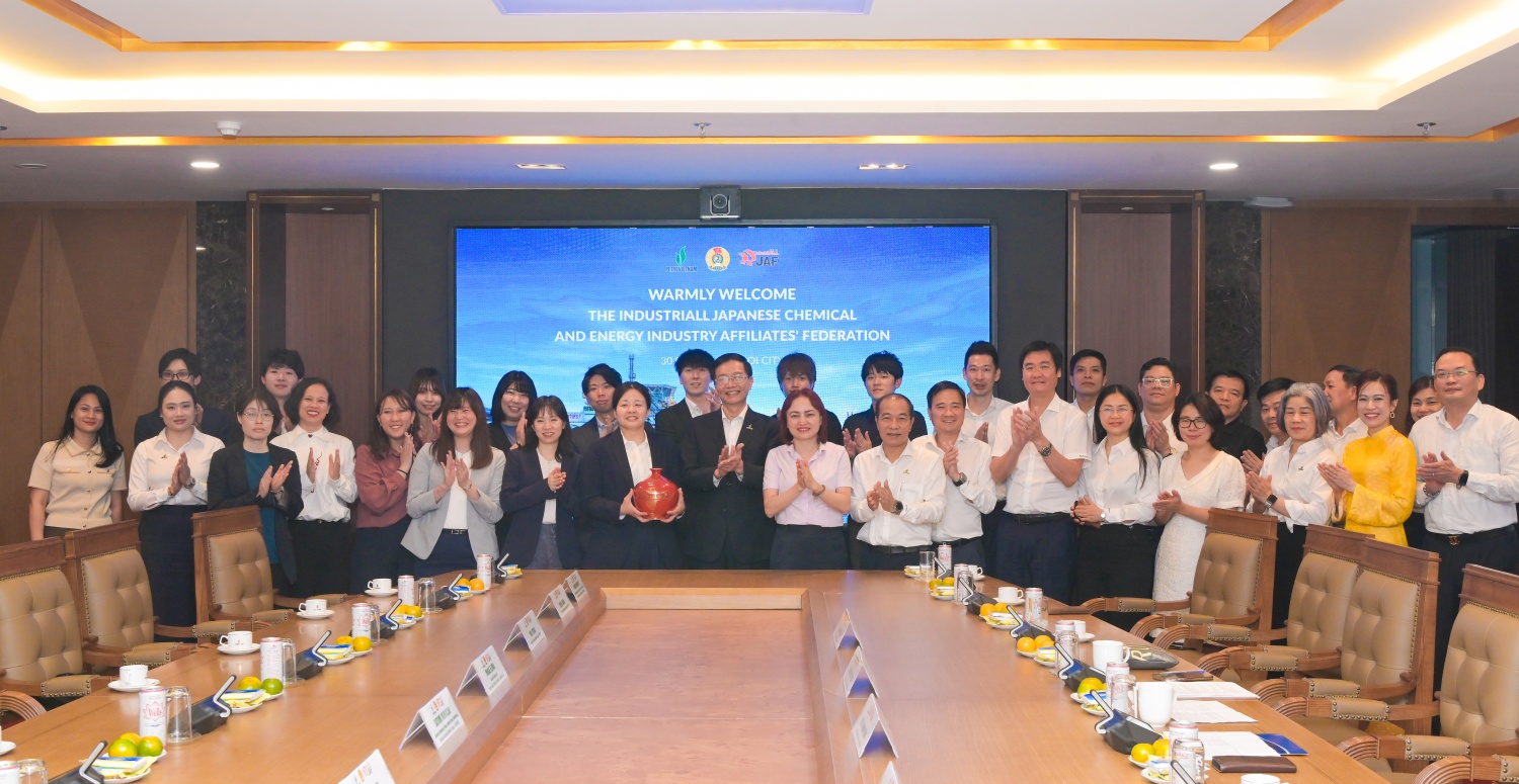Các đại biểu dự buổi làm việc giữa Petrovietnam và Liên đoàn JAF