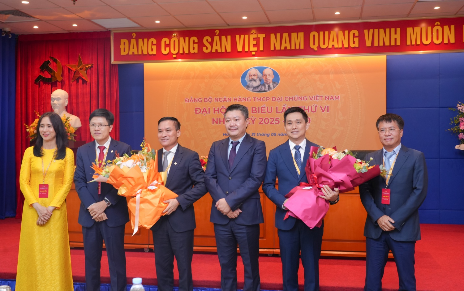 Đại hội tri ân những đóng góp của các ủy viên Ban Chấp hành Đảng bộ nhiệm kỳ 2020-2025 và không tái cử nhiệm kỳ 2025-2030