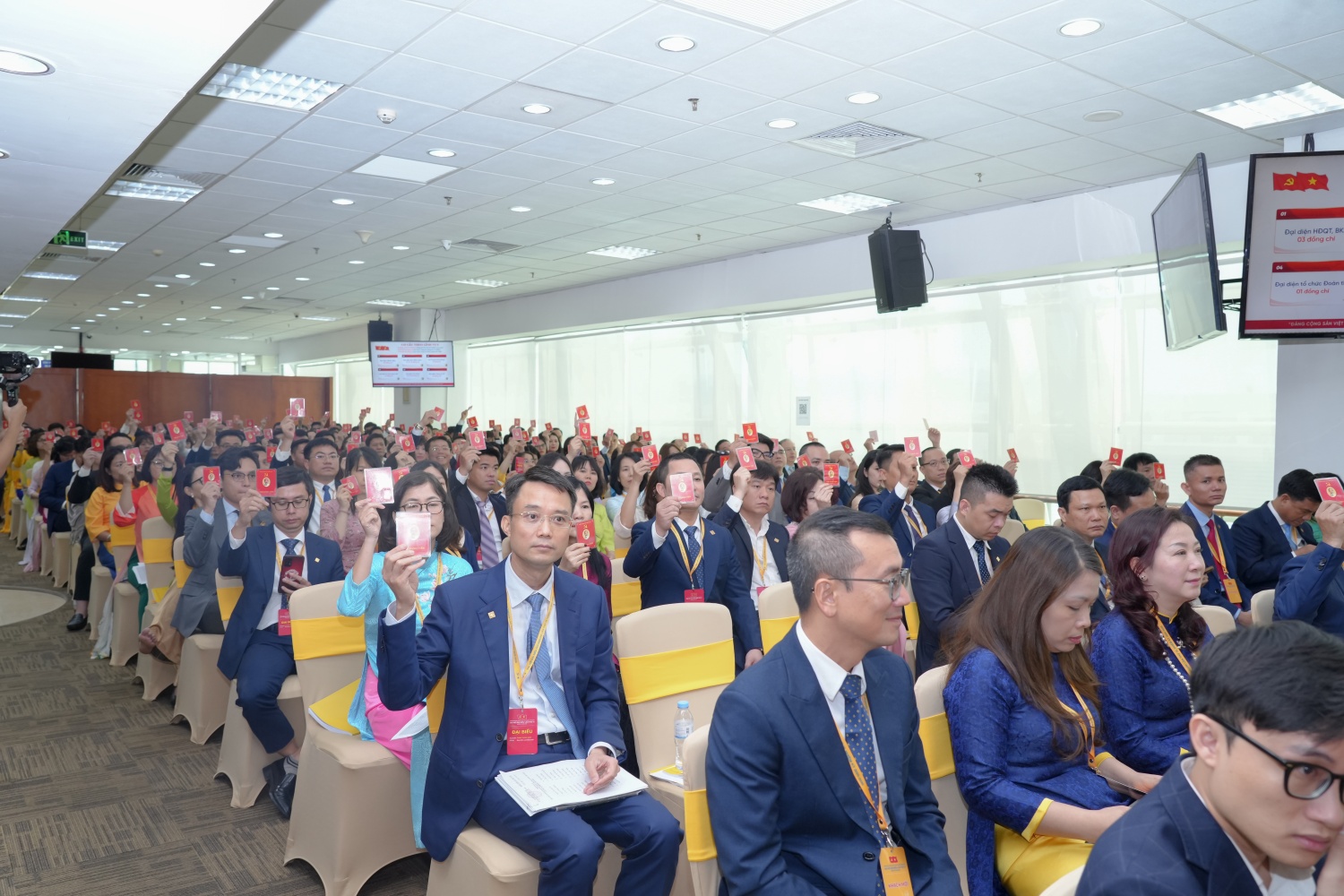 Đại hội có sự tham dự của 198 đại biểu, đại diện cho ý chí, nguyện vọng, mong muốn của 708 đảng viên trong toàn Đảng bộ PVcomBank đang hoạt động trên mọi miền Tổ quốc