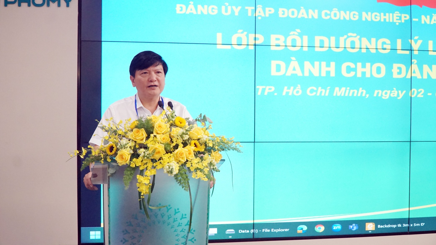Đồng chí Lê Anh Chiến mong muốn các học viên qua khóa bồi dưỡng, tiếp thu kiến thức và vận dụng hiệu quả vào thực hiện các nhiệm vụ của bản thân, đơn vị mình, góp phần vào sự phát triển của Tập đoàn và đất nước