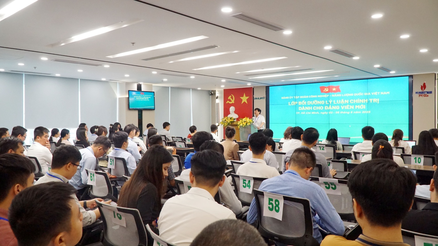Toàn cảnh lớp học