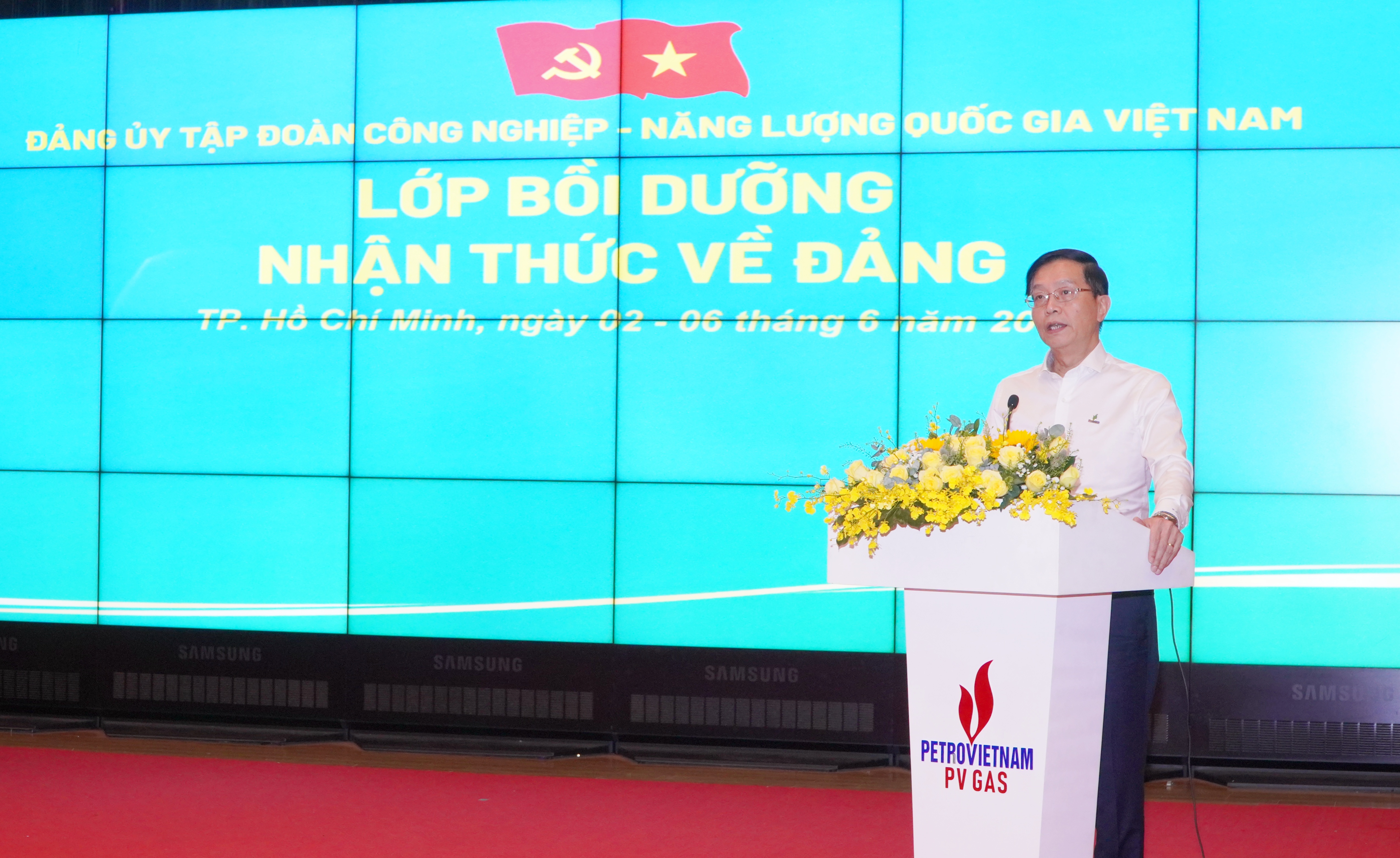Đồng chí Trần Quang Dũng kêu gọi mỗi cán bộ, đảng viên và người lao động trong Tập đoàn, đặc biệt là các học viên tại lớp học lần này nhận thức rõ trách nhiệm, chung sức xây dựng một Tập đoàn hùng mạnh, trụ cột của nền kinh tế