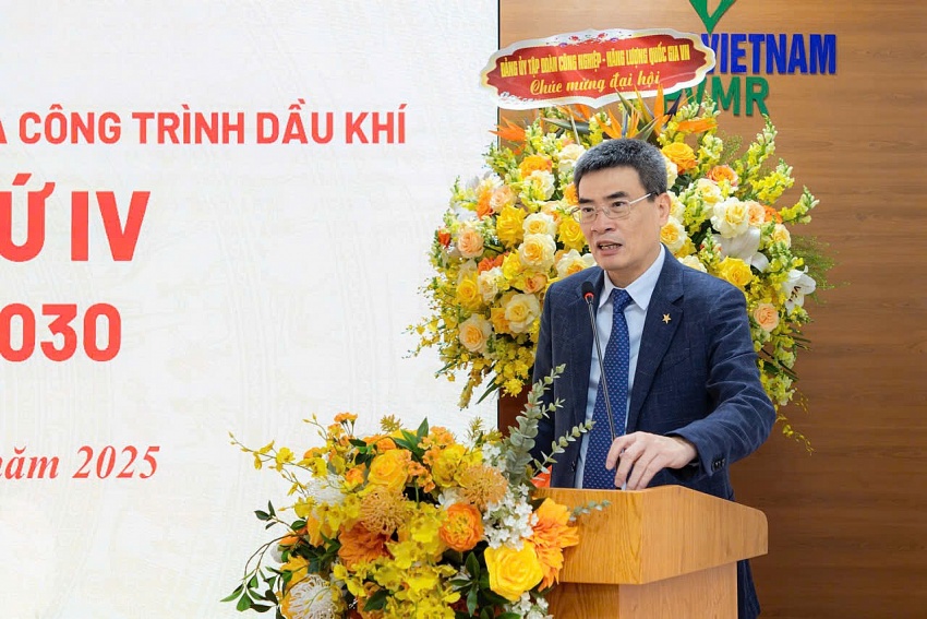 Đồng chí Dương Mạnh Sơn - Ủy viên Ban Thường vụ Đảng ủy, Phó Tổng Giám đốc Petrovietnam phát biểu định hướng, gợi mở về kế hoạch hoạt động sản xuất của PVMR giai đoạn tới.