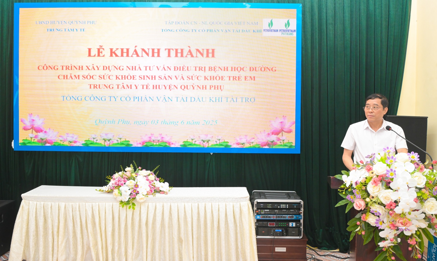Ông Nguyễn Danh Trường, Giám đốc Trung tâm Y tế huyện Quỳnh Phụ phát biểu tại buổi lễ