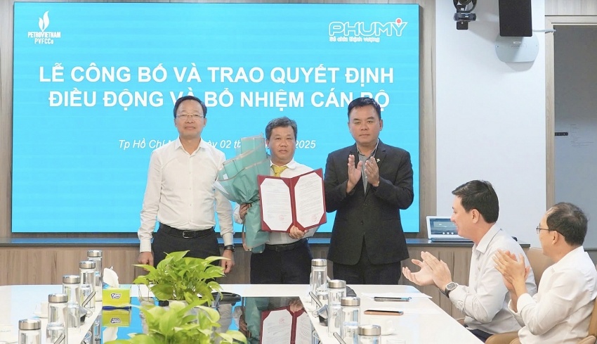 Đảng ủy PVFCCo luôn tạo điều kiện cho cán bộ trẻ có triển vọng, cán bộ trong diện quy hoạch được rèn luyện thực tiễn. Ảnh: Đồng chí Trần Tuấn Kiệt - Phó Trưởng ban Tài chính - Kế toán PVFCCo được điều động và bổ nhiệm giữ chức Giám đốc Ban Quản lý dự án.