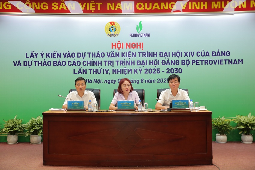 Đồng chí Nghiêm Thùy Lan đề nghị các đại biểu tập trung nghiên cứu, cho ý kiến, phát huy tinh thần dân chủ, thẳng thắn, tích cực tham gia đóng góp vào các nội dung Văn kiện Đại hội Đảng bộ Petrovietnam, đặc biệt là vai trò, đóng góp của tổ chức công đoàn