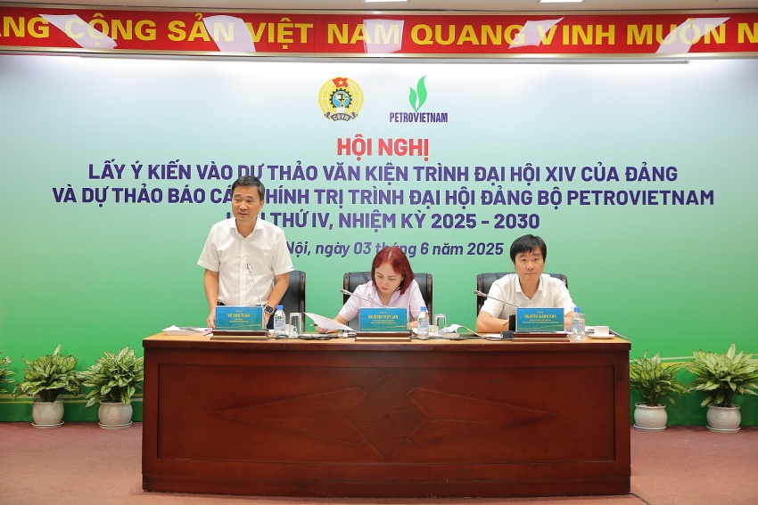 Đồng chí Vũ Anh Tuấn góp ý cho chủ đề của Đại hội Đảng bộ Petrovietnam lần thứ IV