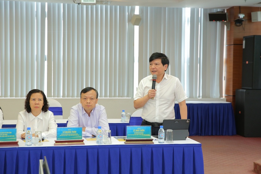 Đồng chí Lê Anh Chiến ghi nhận những ý kiến đóng góp chi tiết, cụ thể của các đại biểu