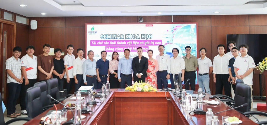 Các đại biểu tham dự Hội thảo