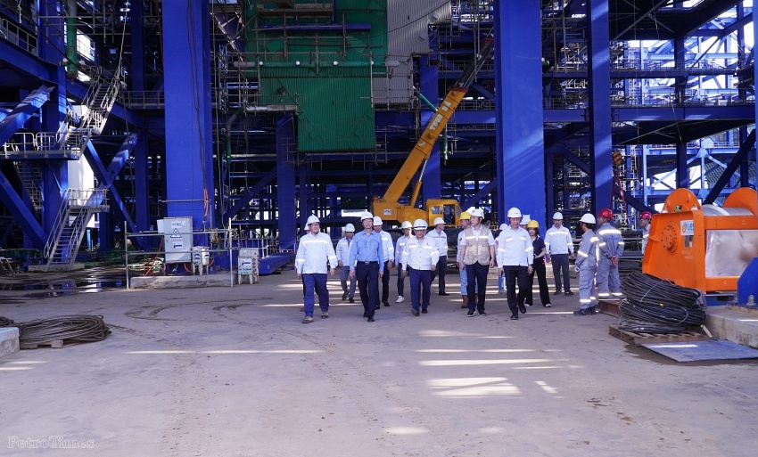 Sáng ngày 5/6/2025, đồng chí Trần Quang Dũng - Phó Bí thư Thường trực Đảng ủy Petrovietnam, đồng chí Phan Tử Giang - Ủy viên BCH Đảng bộ, Phó Tổng Giám đốc Petrovietnam kiểm tra công trường thi công lắp đặt Lò hơi 1 của NMNĐ Long Phú 1
