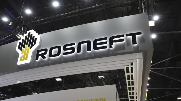 Giá dầu lao dốc, doanh thu của Rosneft giảm mạnh. Ảnh RT
