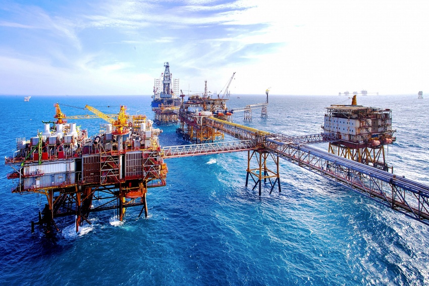 Khai thác dầu khí ở mỏ Bạch Hổ