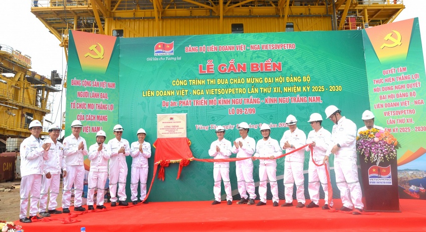 Lễ gắn biển công trình thi đua chào mừng Đại hội Đảng bộ Liên doanh Vietsovpetro lần thứ XII, nhiệm kỳ 2025-2030.