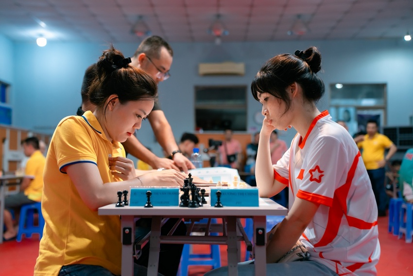 Bộ môn thi đấu cờ vua, cờ tướng cũng được tổ chức thi đấu với các cặp trận nam, nữ