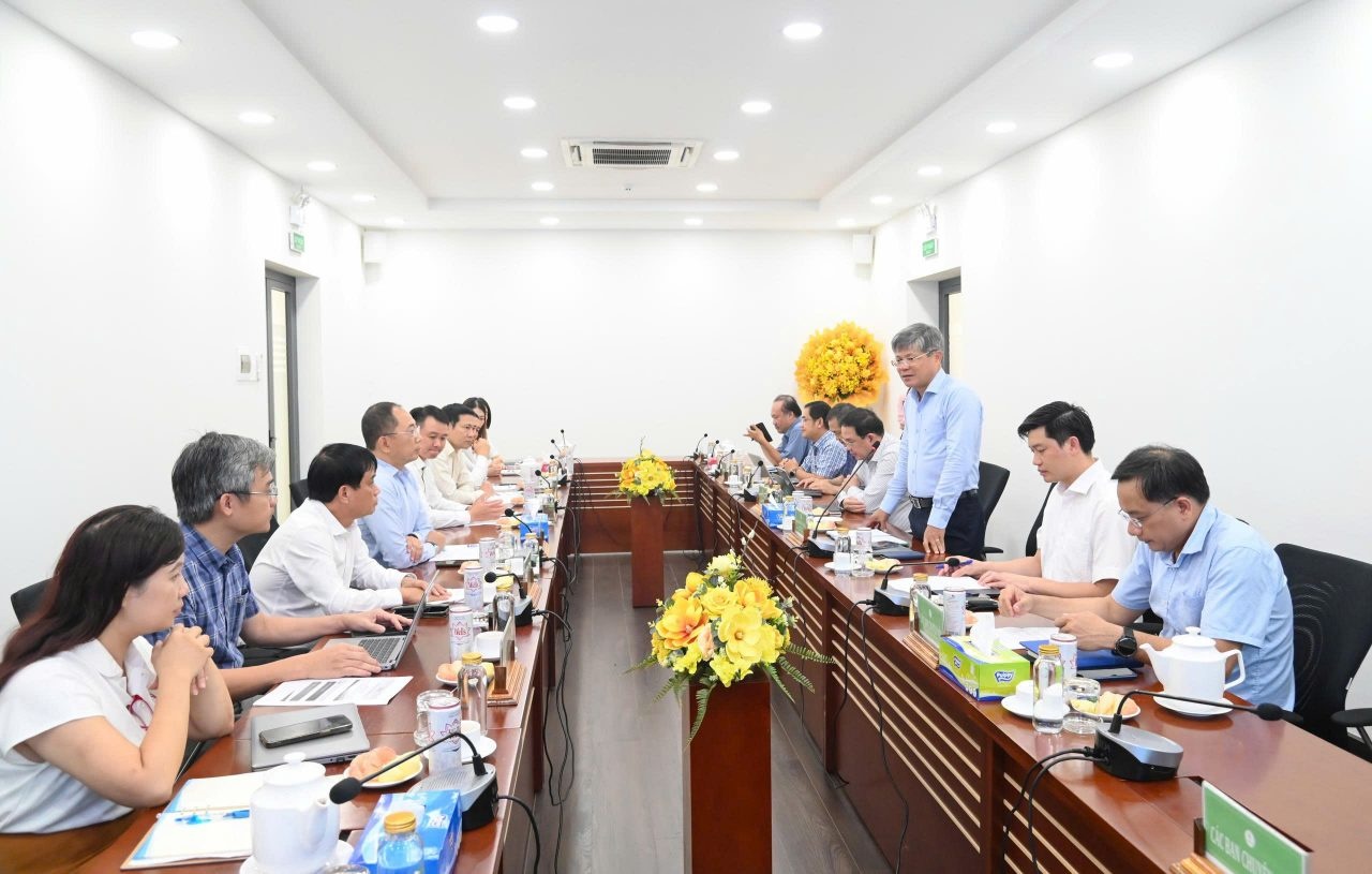 Ông Trần Công Kha – Chủ tịch HĐQT VRG trao đổi tại buổi làm việc