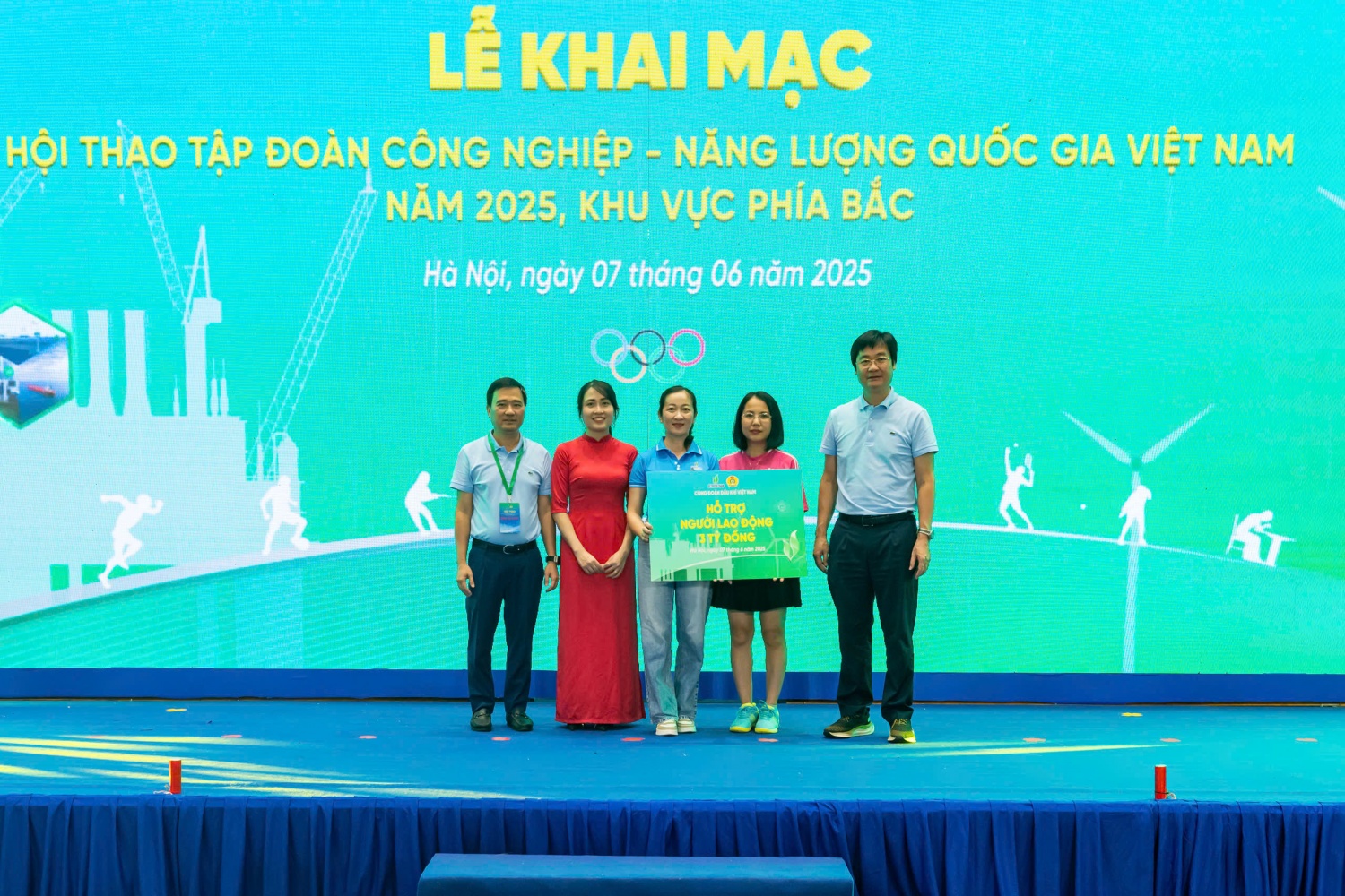 CĐ DKVN trao 3 tỷ dồng hỗ trợ người lao động các đơn vị khó khăn nhân dịp hưởng ứng Tuần lễ Văn hóa Dầu khí
